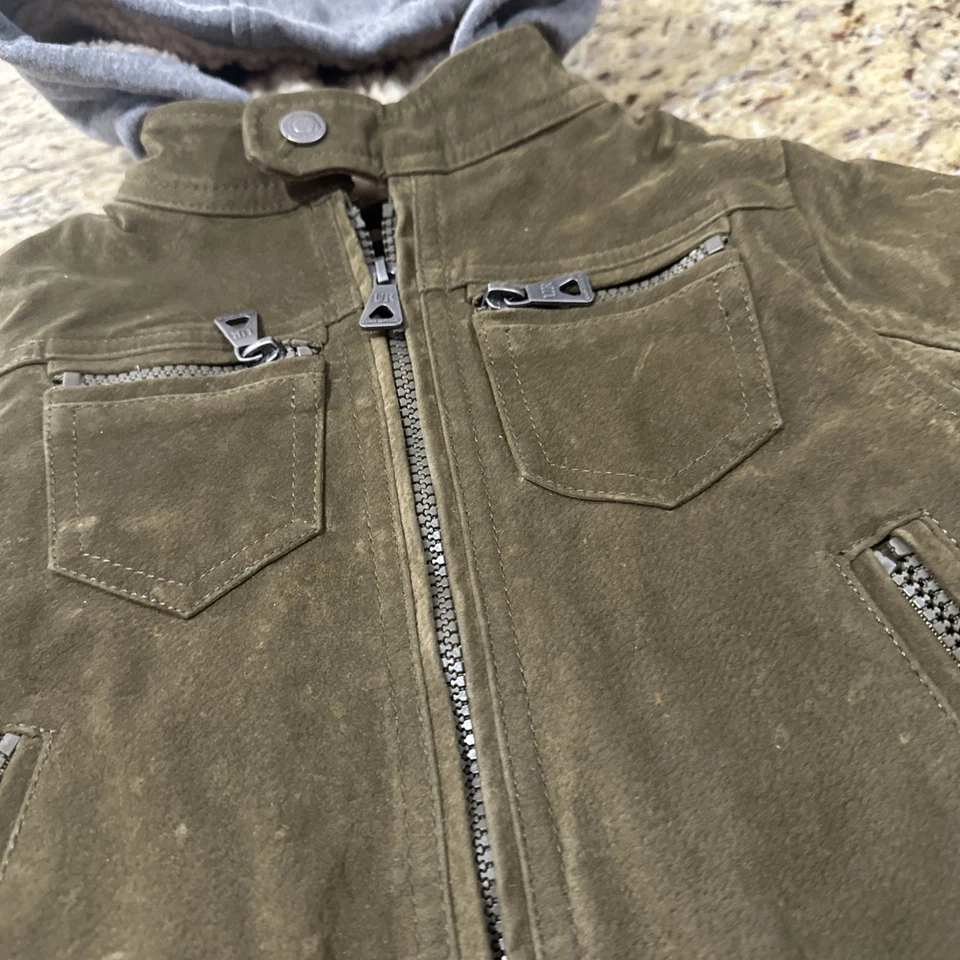 Chaqueta de gamuza sintética verde oliva Urban Republic talla 3T para niños Foto 2 de 4