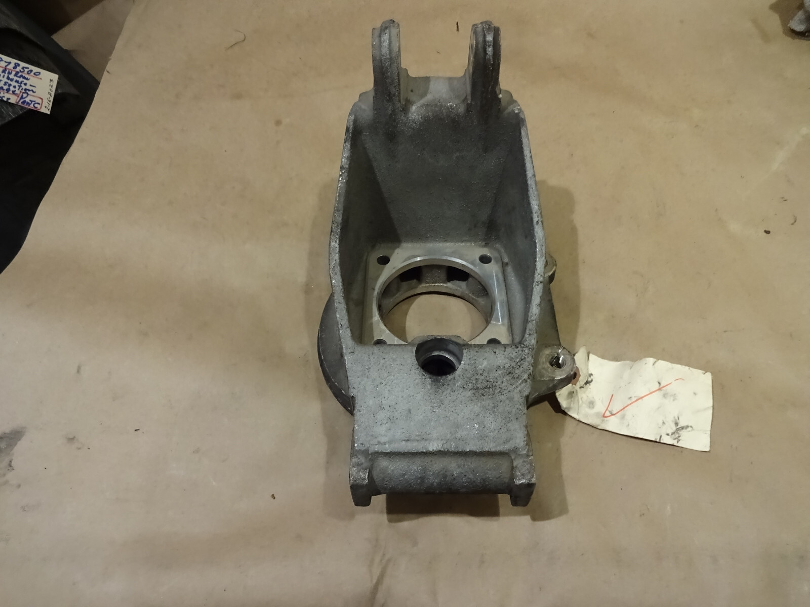 Ferrari 348 TS - RH Rear Wheel Hub Holder  -  P/N 148034