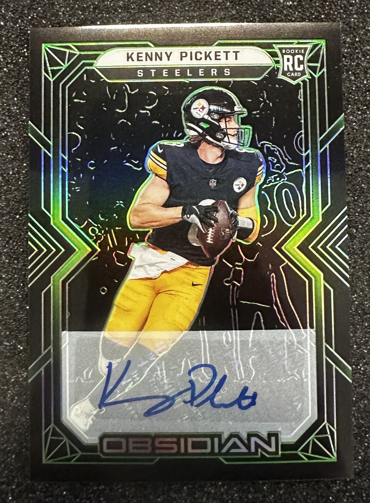 Kenny Pickett 2022 Panini Obsidian Auto RC Green Parallel SP # 40/50 Rookie Card