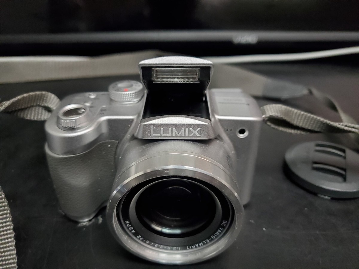 Panasonic LUMIX DMC-FZ−５シルバー Panasonic Lumix DMC-FZ5 Review: Digital Photography Review