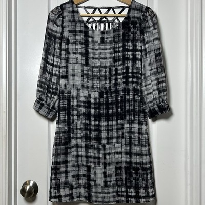 Three Pink Hearts Gray Abstract Plaid Chiffon Lattice Back Shift Mini Dress