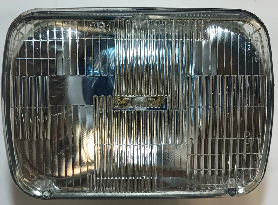 Faro rígido para camioneta Nissan D21 1986-1991 Foto 3 de 4