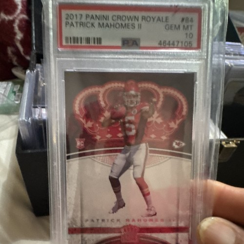 2017 Panini Crown Royale Rookies Patrick Mahomes II RC #84 PSA 10 Chiefs