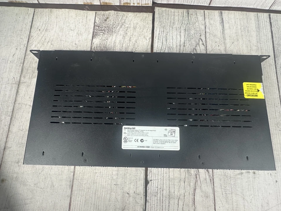 Concentrador transceptor UTP pasivo Altronix HubWay 16D con alimentación de cámara integral, 10 AMP Foto 2 de 3