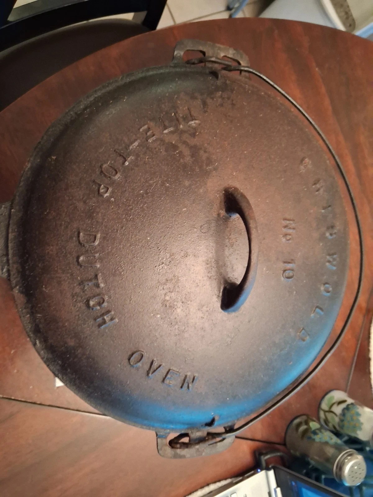 GRISWOLD #10 TITE TOP DUTCH OVEN POT WITH LID CAST IRON SITS FLAT