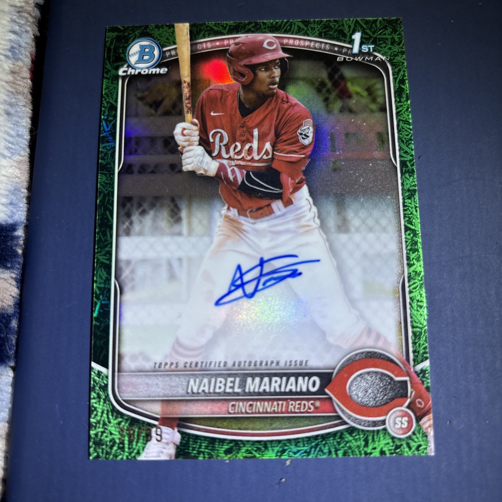 2025 Bowman Chrome 1st Autographs Naibel Mariano Green Grass Auto /99 (Reds)