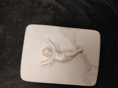 Hand-painted Porcelain Box With Cherub Rectangle - Picture 4 of 4