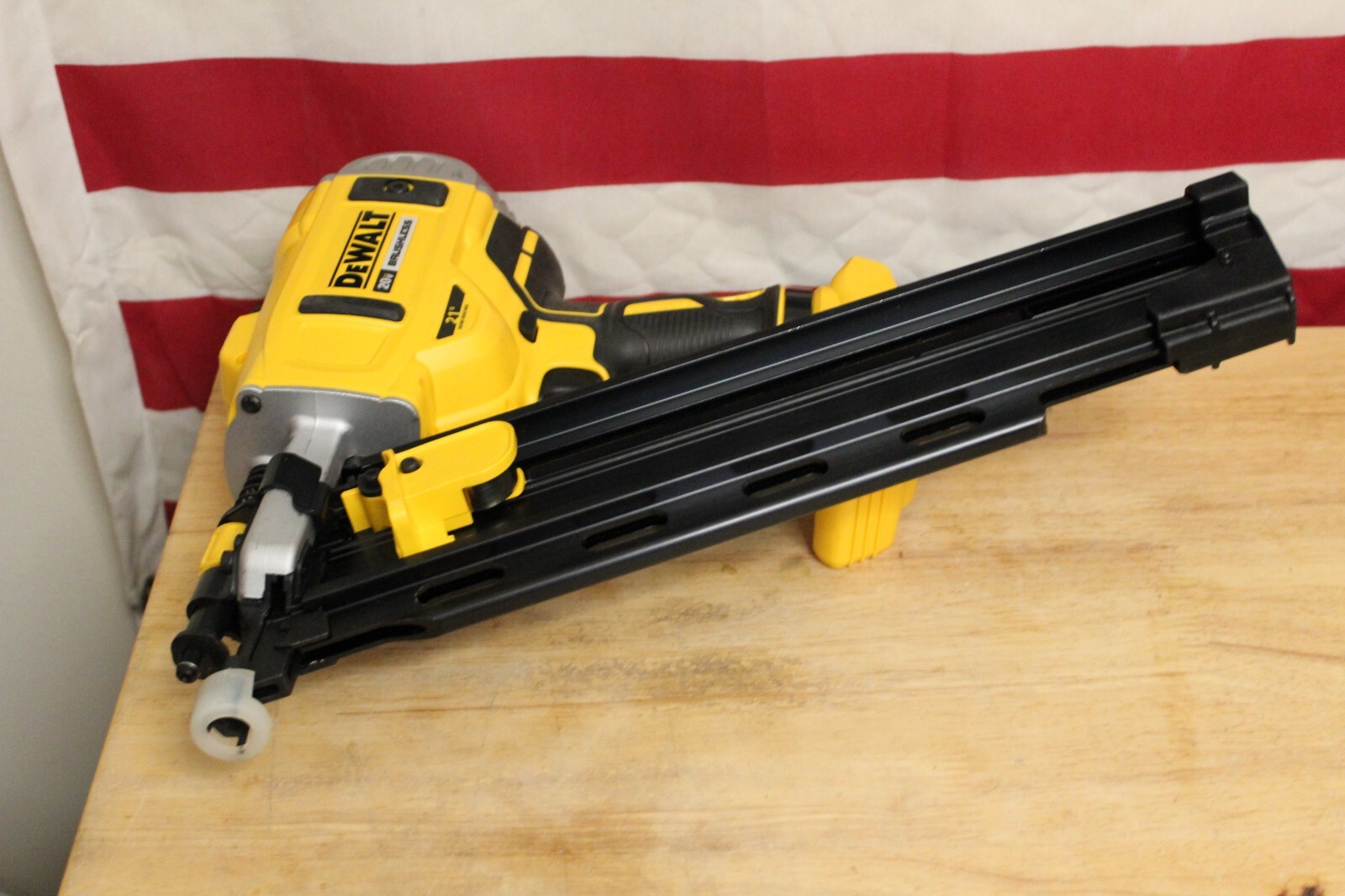 DEWALT DCN21PL MAX LithIon 21Degree Cordless Framing Nailer 20V (Bare