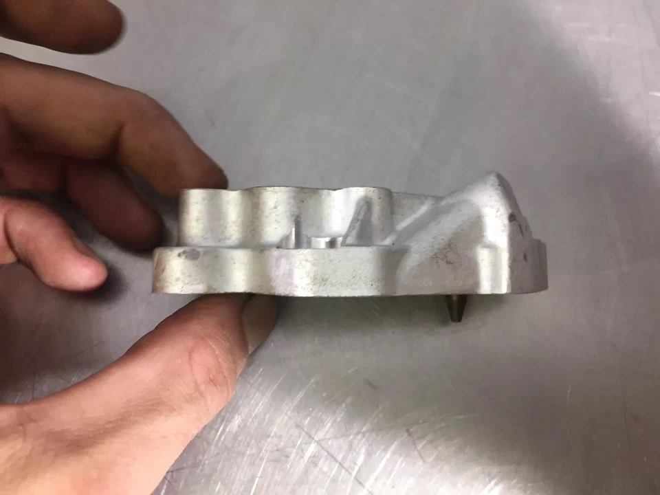 2000 Aprilia RSV 1000 Mille Fuel Injector Housing (OEM) Foto 2 de 4