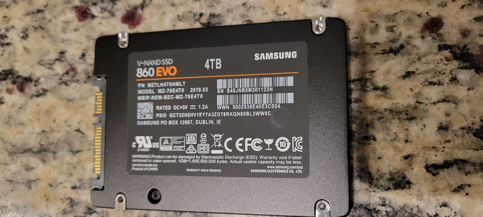 内蔵型SSD Samsung 860 EVO 4TB SSD Amazon.com: Samsung 860 EVO | MZ-76E4T0E | 4TB 2.5