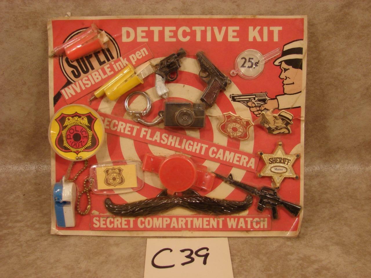 C39 VINTAGE TOY DETECTIVE KIT POLICE 007 RING MAINE SHERIFF BADGE DICK