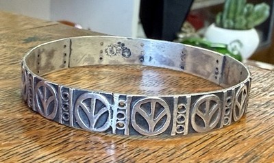 Vintage Taxco Mexico Sterling Silver Eagle Mark peace Sign Bangle Bracelet 