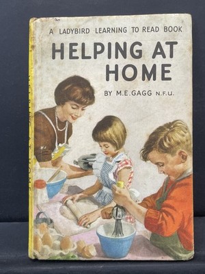 Helping at Home Ladybird Learning to Read Book Vintage 1961 M.E. Gagg