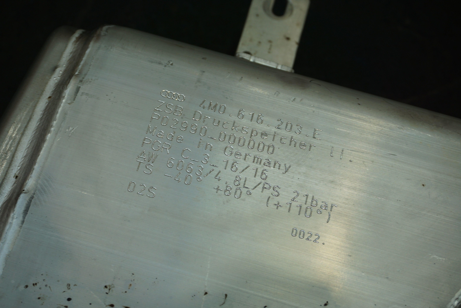 Set 2 Air Suspension Accumulator Tank OEM 4M0616203 4M0616204 Bentley Bentayga