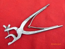 belle pince outil ancien cordonnier sellier travail du cuir