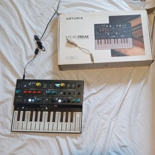 Arturia MicroFreak Hybrid Keyboard Synthesizer 25 Keys 512 customized sounds