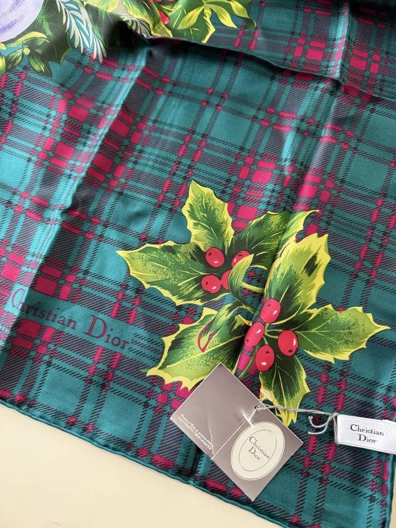 Foulard en soie motif vacances Christian Dior vert rouge blanc 110 cm x 110 cm