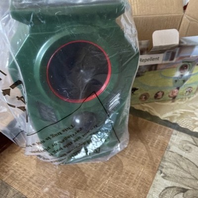 Solar Powered Ultrasonic Animal Repellent Outdoor Ground Stake Green AR02