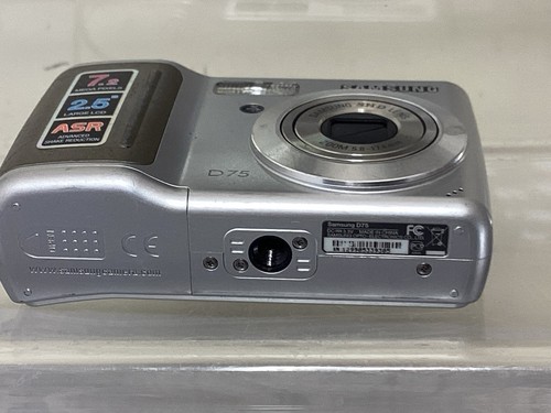 Vintage Samsung D75 Digital Camera , 4GB Sd, with Black Zip-Up Carry Case - Picture 7 of 12