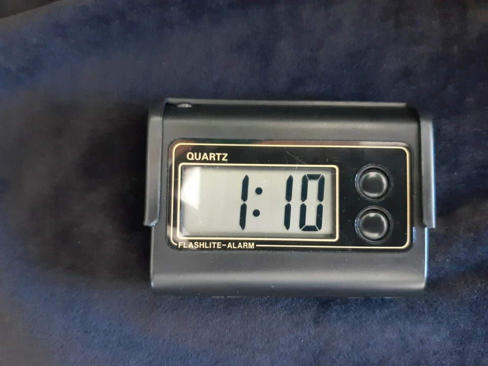VINTAGE QUARTZ TRAVEL ALARM CLOCK and light with instructions EUC - Image 2 of 4