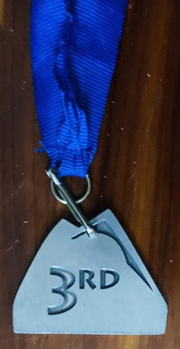 Medalla Winter Sun 10K Moab Utah 3er lugar tercero con cordón azul tono plata - Imagen 2 de 3
