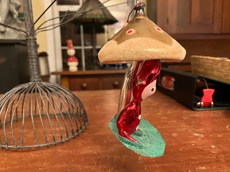Vintage De Carlini ? Italian Blown Glass Christmas Ornament - Elf Under Mushroom - Image 3 of 4