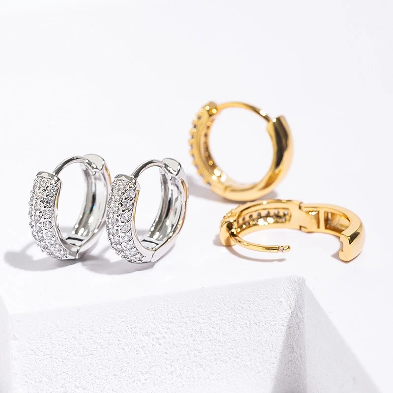 Orecchini a cerchio con zircone in acciaio inox per uomo donna elegante punk - Immagine 2 di 4