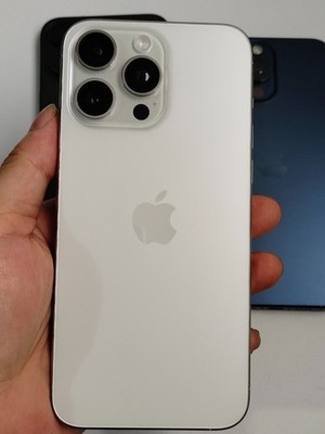 95% N ew Apple iPhone 15 pro max 256/512GB 1TB Factory UNLOCKED