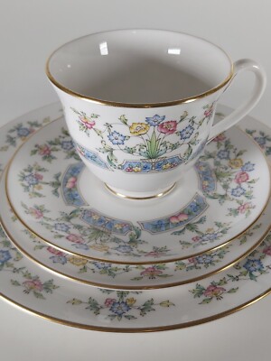 Royal Worcester ''Meyfield'' Muster Teetasse, Untertasse, Teller & Dessertteller