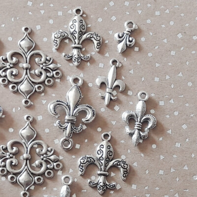 24 französische Lilien Schwertlilie Anhänger Silber Metall fleur de lys