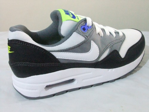 nike trainers boys size 4