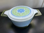 VINTAGE PYREX OCEAN FILIGREE 1973 CASSEROLE DISH W/ LID & CRADLE 2.5QT RARE