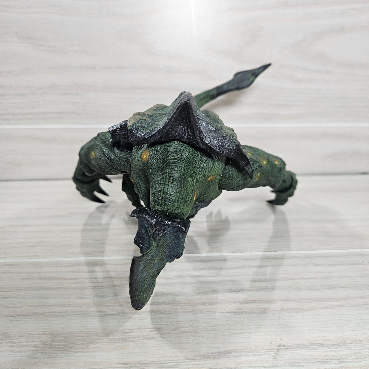 NECA Pacific Rim Kaiju Axehead Loose Action Figure Toy Green Blue