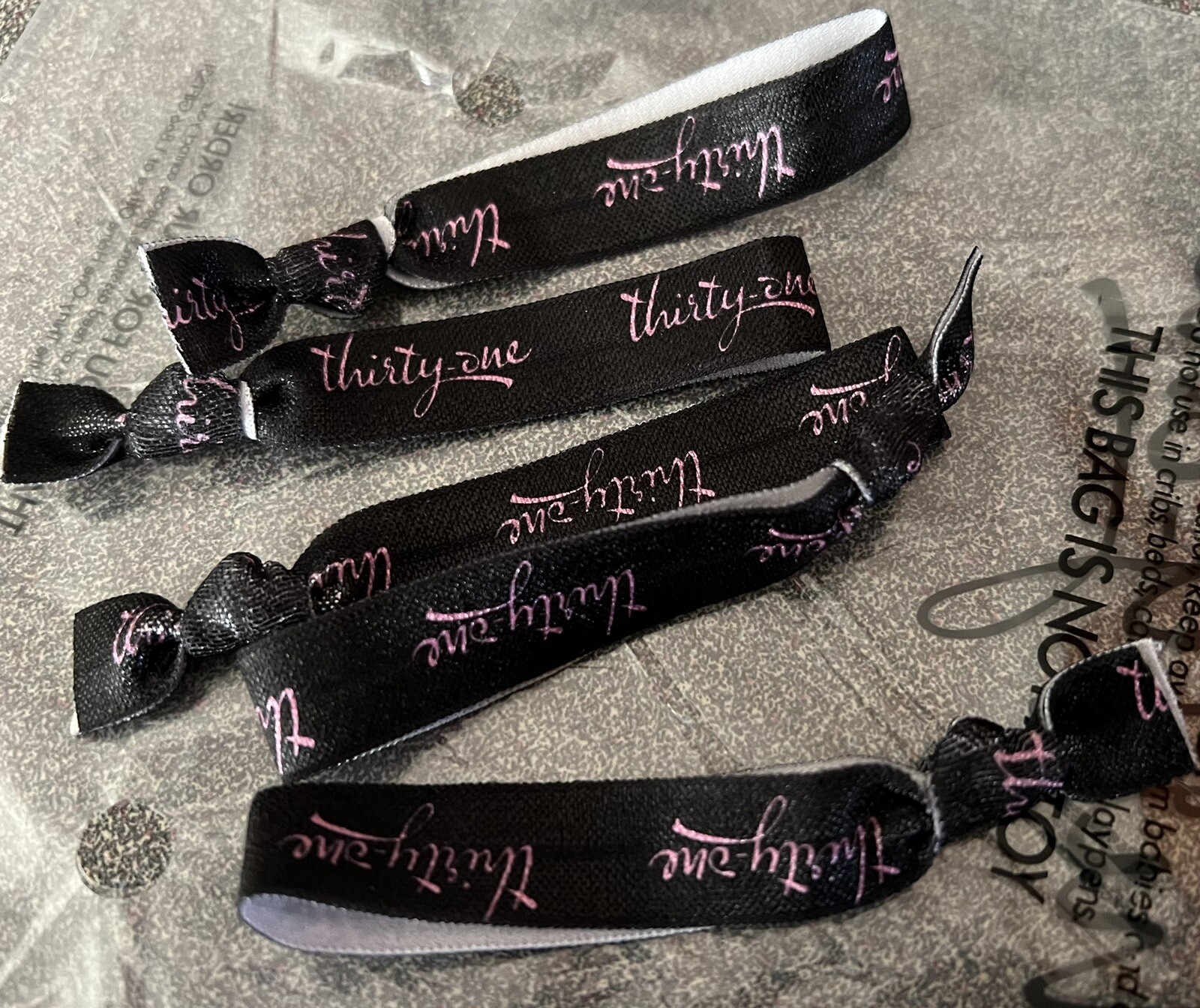 Thirty One Gifts 5-Piece Black & Pink Hair Tie Set