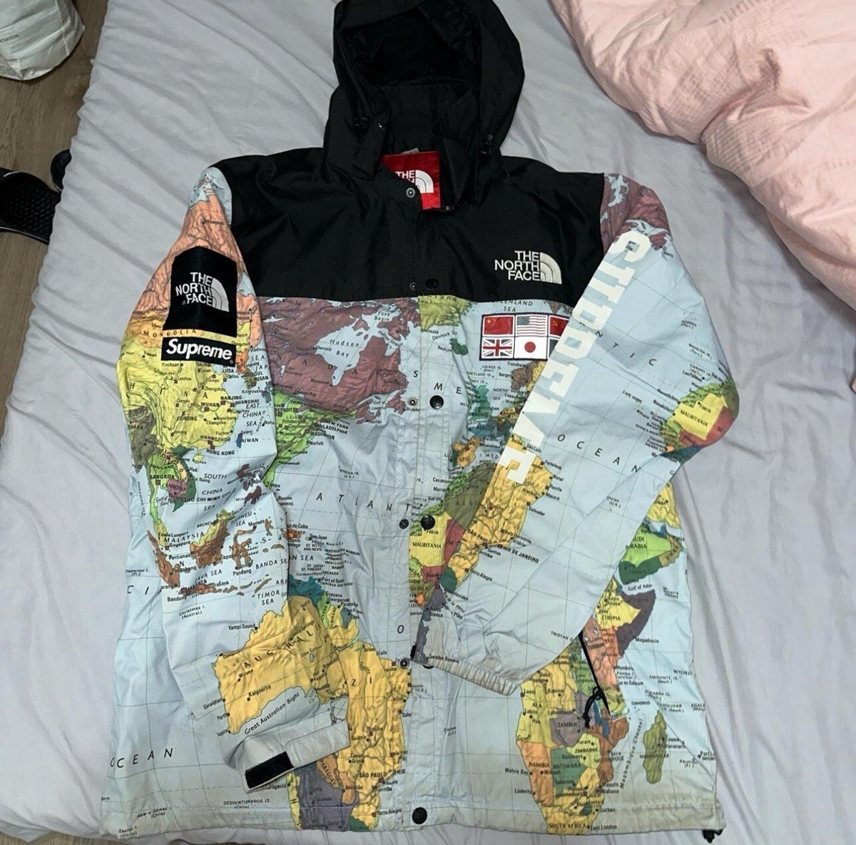 The North Face x Supreme 2014 Atlas Map Expedition Jacket The North Face x Supreme 2014 Atlas Map Expedition Jacket