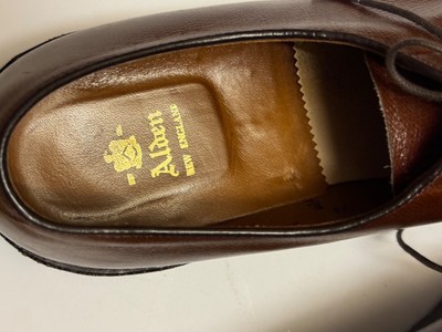 Alden 947 Plain Toe Blucher is built on the Barrie last. The model has a brown Alpine Grain leather upper with a plantation crepe outsole.