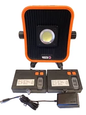 Matco Tools Cordless 2800 Lumen Worklite with 2 Snap In Batteries MWLFL2800 MINT