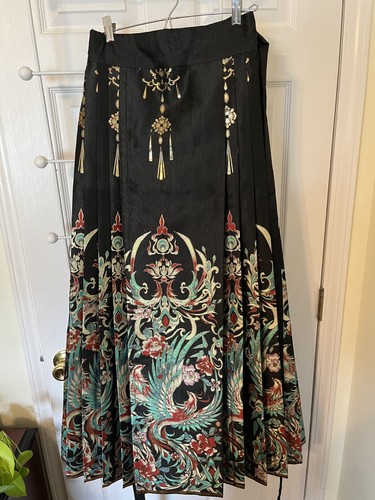 Chinese Hanfu Mamianqun Gold reversible wrap skirt