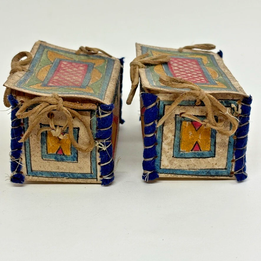 20 世纪中期 (2) 手绘玩具娃娃 Parfleche Trunks 小饰品盒 苏族印度 — 第 2/4 张图片