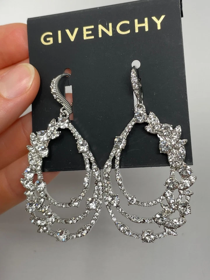 Pendientes araña con flecos de cristal tono plata Givenchy Foto 2 de 4