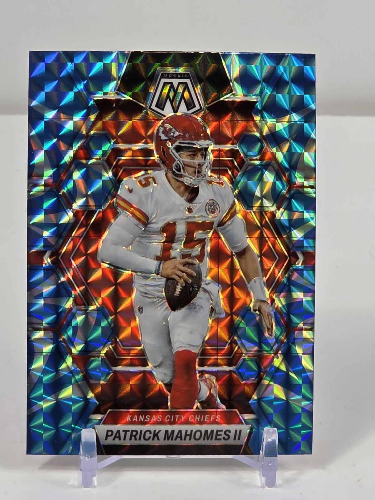Patrick Mahomes II 2023 Mosaic Reactive Blue Prizm Parallel Chiefs No 109