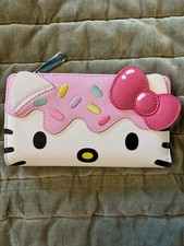 Cartera con solapa Loungefly Sanrio Cupcake Hello Kitty