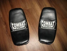 COMBAT SPORTS INTERNATIONAL MMA KICKBOXING TRAINING CURVED STRIKE KICK PADS NICE