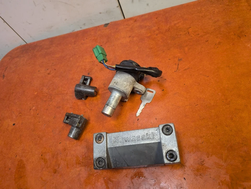 Kawasaki EN450 1986 En450a 454 LTD encendido gas tapa combustible bloqueo casco juego de llaves OEM Foto 3 de 4