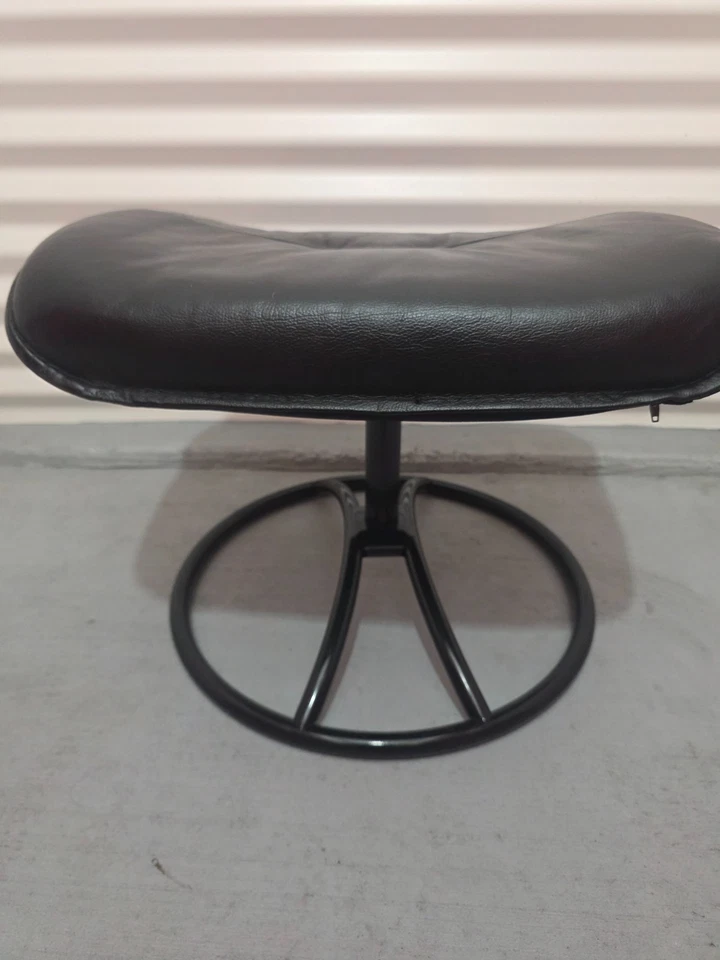 Otomana Ekornes Stressless Vintage Cuero Negro Marco Negro | SIN Función de Inclinación Foto 2 de 4
