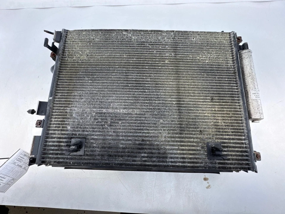 2005-2008 DODGE MAGNUM ENGINE RADIATOR A/C CONDENSOR FAN ASSEMBLY OEM - Image 2 of 4
