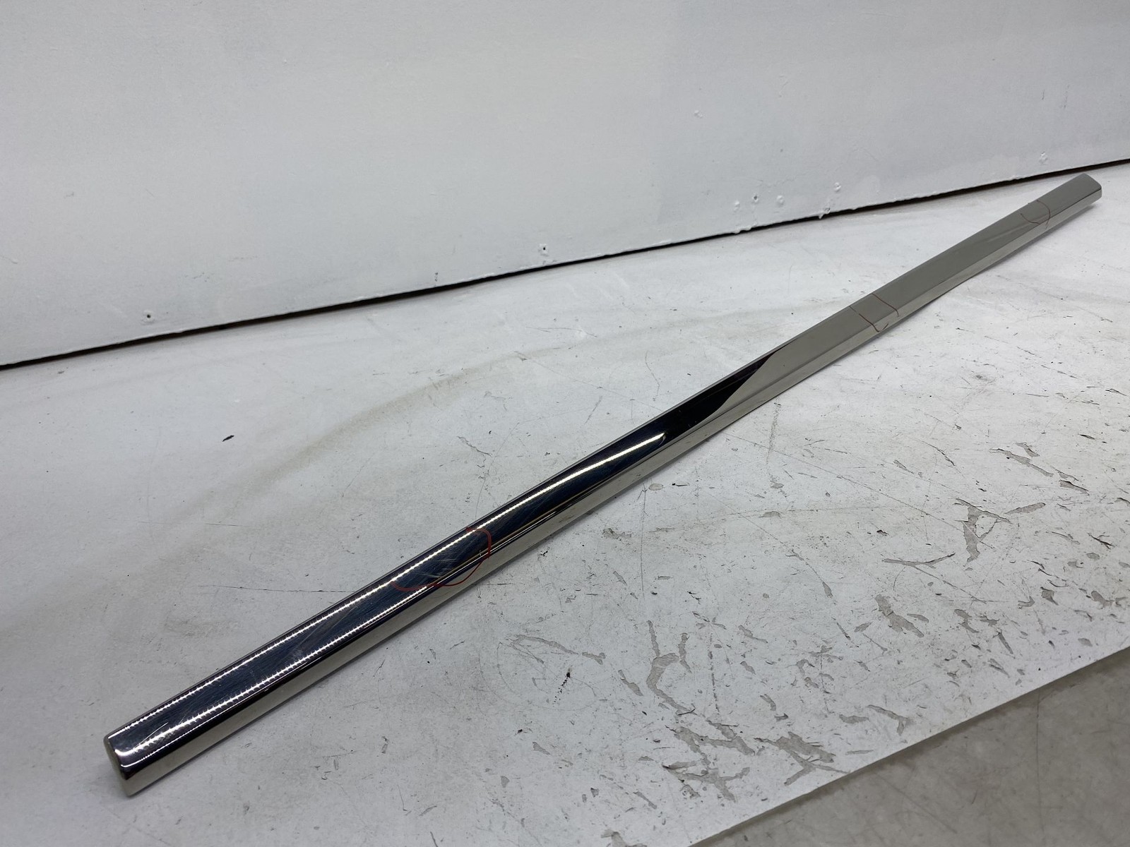 2010-2020 BENTLEY MULSANNE FRONT RIGHT PASSENGER DOOR LOWER MOLDING TRIM CHROME