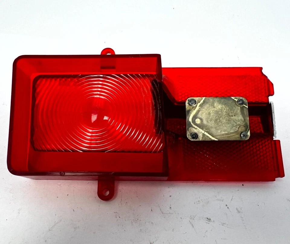 Dodge 330 440 1963 camioneta luz trasera derecha lámpara lente 2422720 nuevo de stock Foto 4 de 4