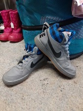 Kids Nike Gray, Blue  Plaid Hightop Sneakers. Older Kids Size 4.
