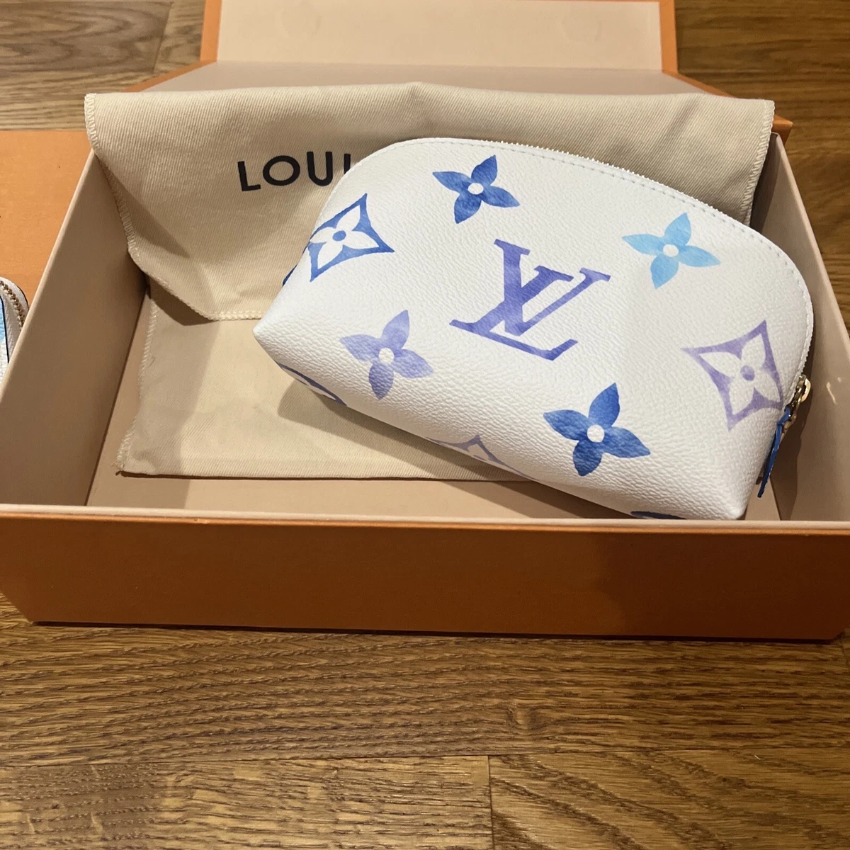 louis v airpod pro case